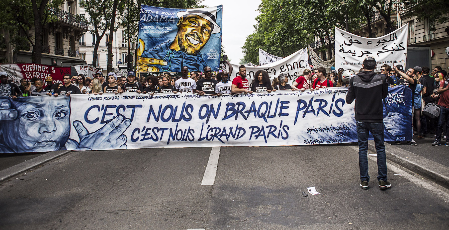 Résultat de recherche d'images pour "On a braqué la tête du cortège"