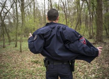 Comment la police a poussé le CRS Ménard au suicide 
